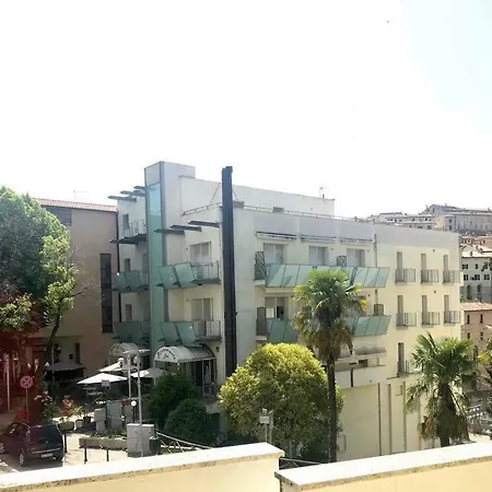 מלון Europa